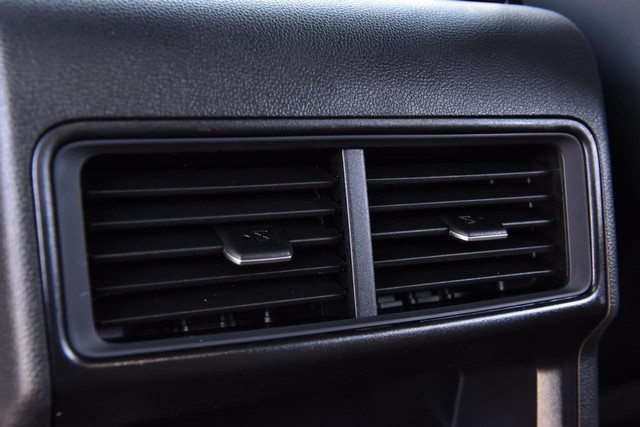 Volkswagen Atlas Cross Sport Vehicle Image 22