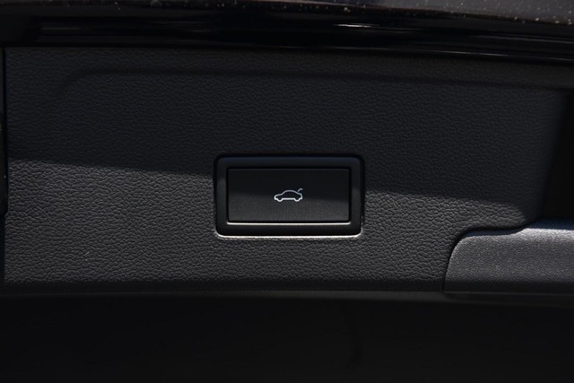 Volkswagen Atlas Cross Sport Vehicle Image 25