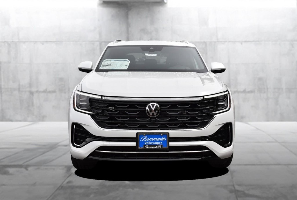 Volkswagen Atlas Cross Sport Vehicle Full-screen Gallery Image 4