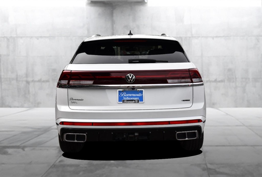Volkswagen Atlas Cross Sport Vehicle Full-screen Gallery Image 6