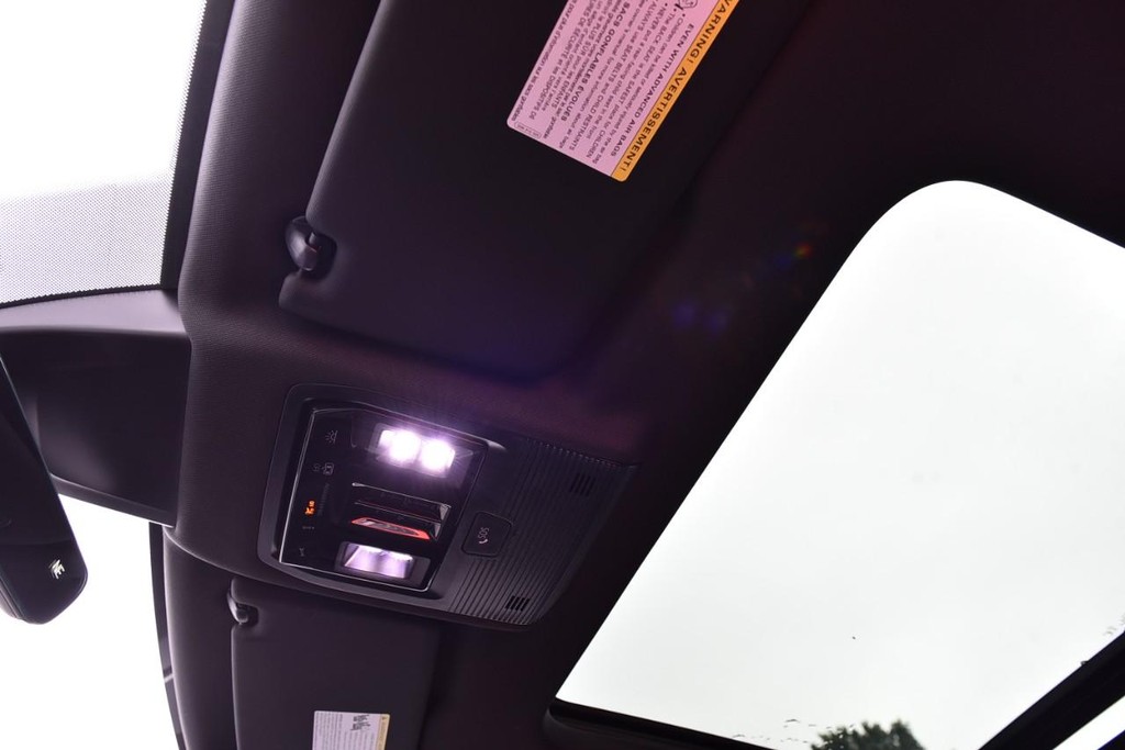 Volkswagen Atlas Cross Sport Vehicle Full-screen Gallery Image 21