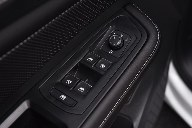 Volkswagen Atlas Cross Sport Vehicle Image 08