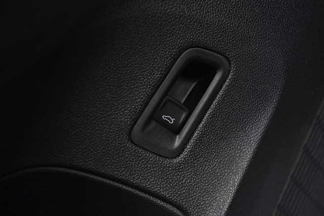 Volkswagen Atlas Cross Sport Vehicle Image 09