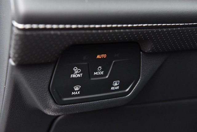 Volkswagen Atlas Cross Sport Vehicle Image 11