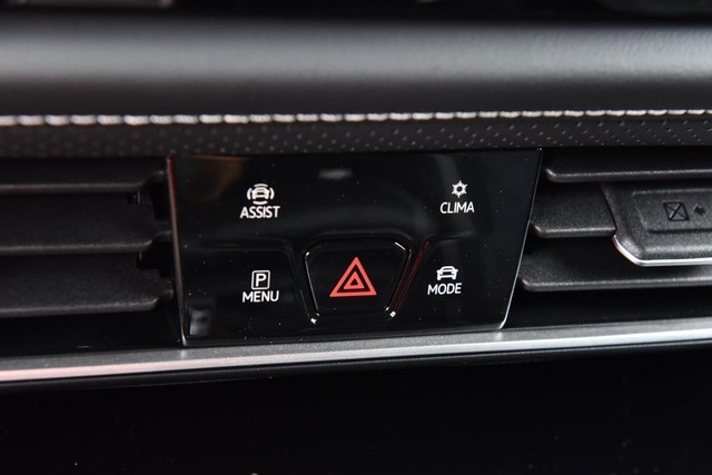 Volkswagen Atlas Cross Sport Vehicle Image 15
