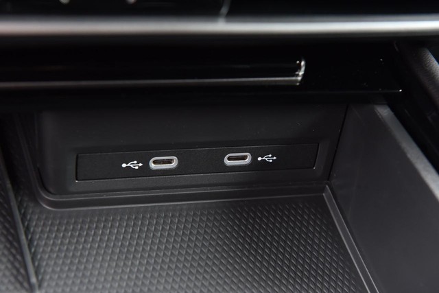 Volkswagen Atlas Cross Sport Vehicle Image 16