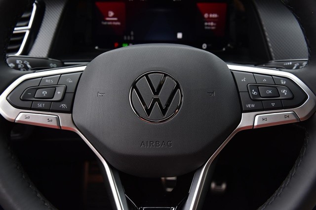 Volkswagen Atlas Cross Sport Vehicle Image 18