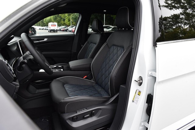 Volkswagen Atlas Cross Sport Vehicle Image 19