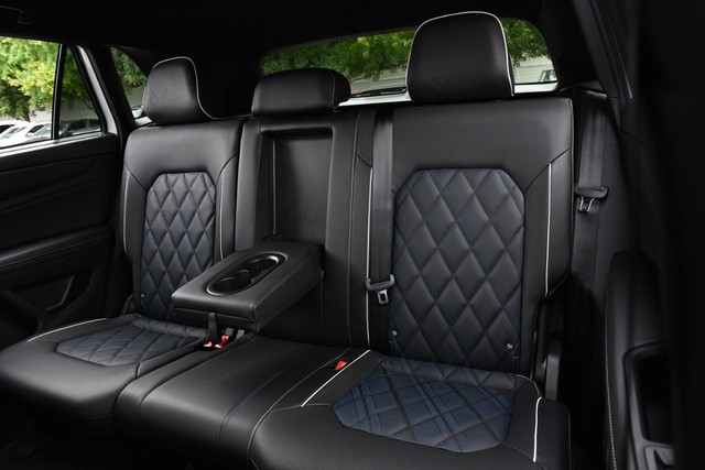 Volkswagen Atlas Cross Sport Vehicle Image 22