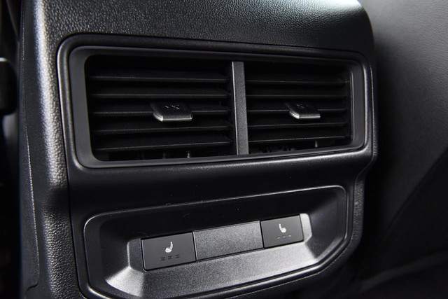 Volkswagen Atlas Cross Sport Vehicle Image 23