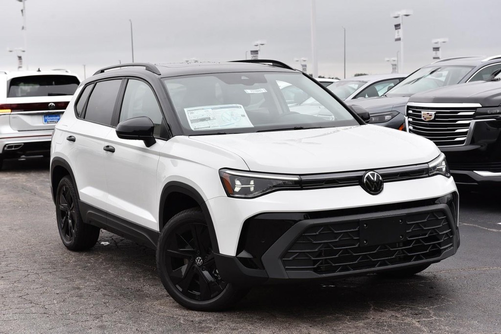 Volkswagen Taos Vehicle Full-screen Gallery Image 2