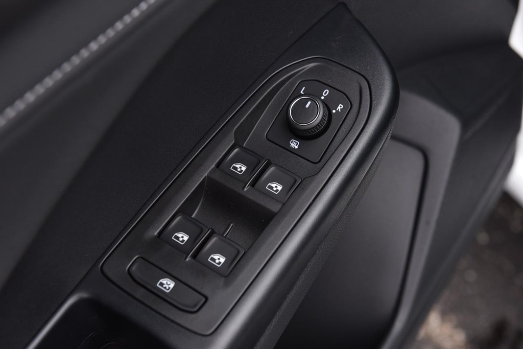 Volkswagen Taos Vehicle Full-screen Gallery Image 8