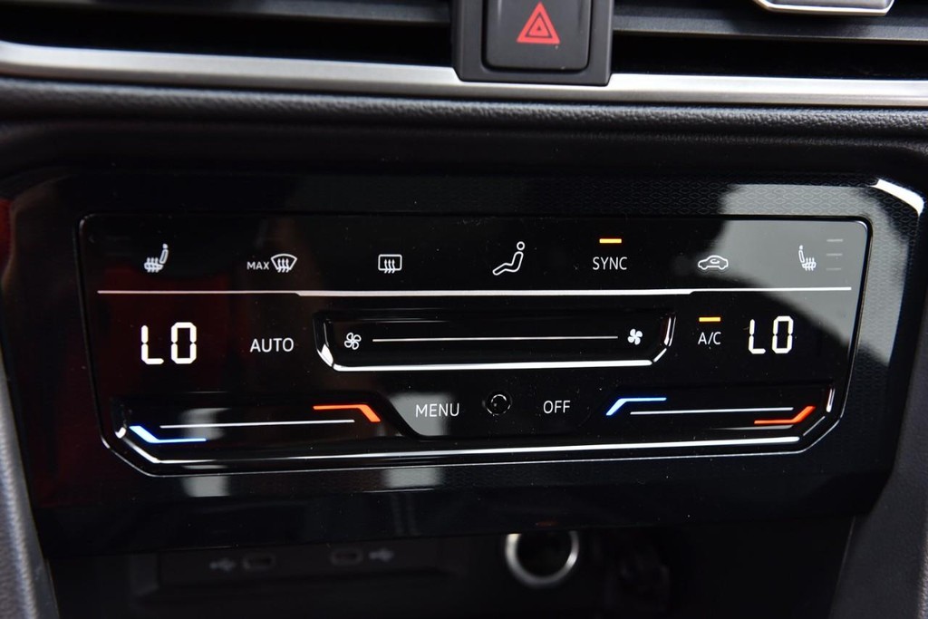 Volkswagen Taos Vehicle Full-screen Gallery Image 14