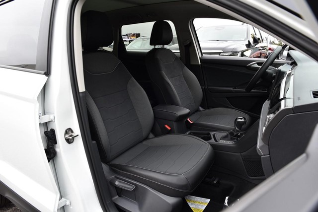 Volkswagen Taos Vehicle Image 19