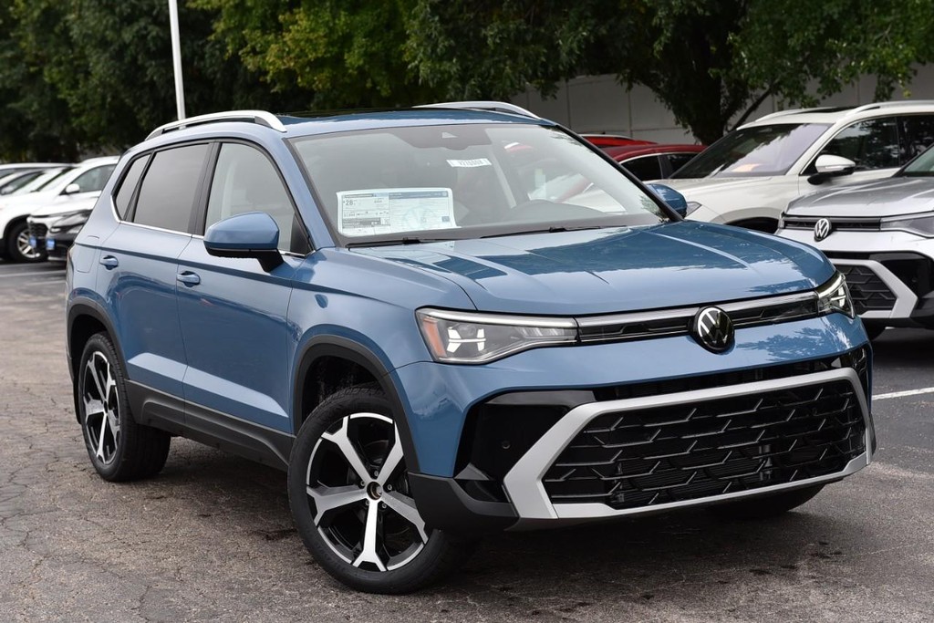 Volkswagen Taos Vehicle Full-screen Gallery Image 2