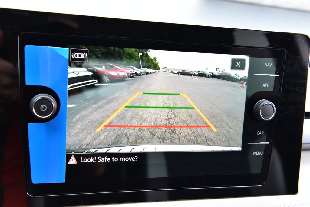 Volkswagen Taos Vehicle Full-screen Gallery Image 12