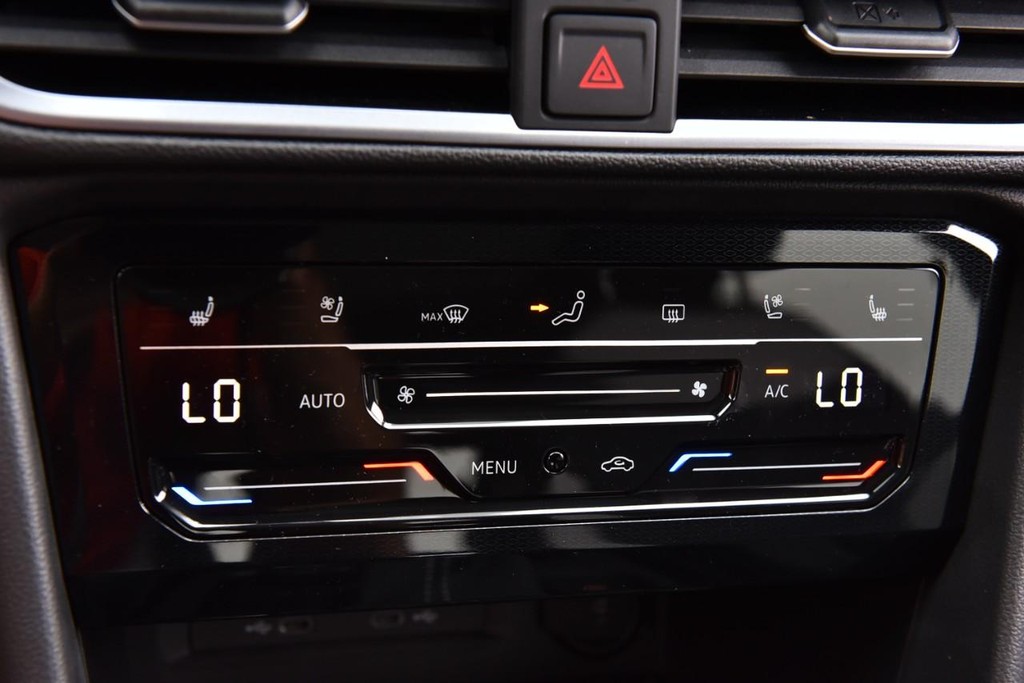 Volkswagen Taos Vehicle Full-screen Gallery Image 14
