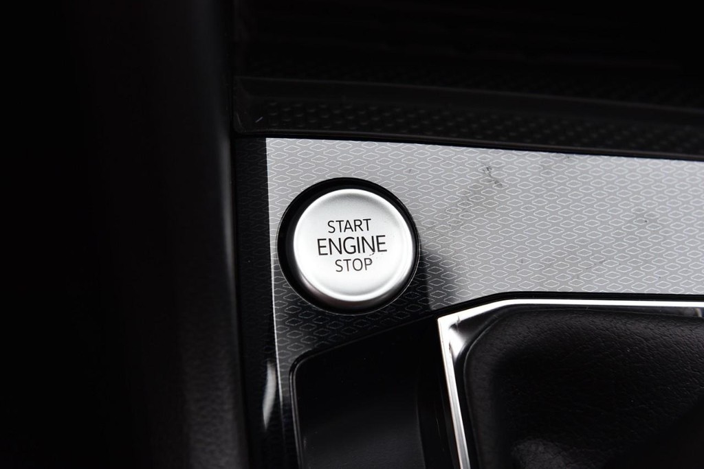 Volkswagen Taos Vehicle Full-screen Gallery Image 16