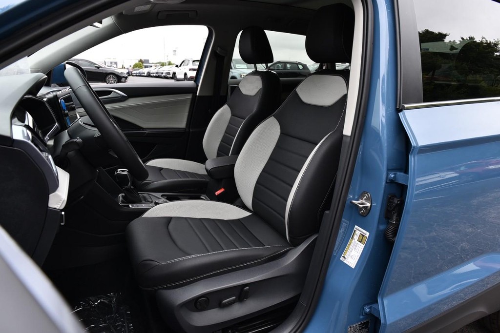 Volkswagen Taos Vehicle Full-screen Gallery Image 19