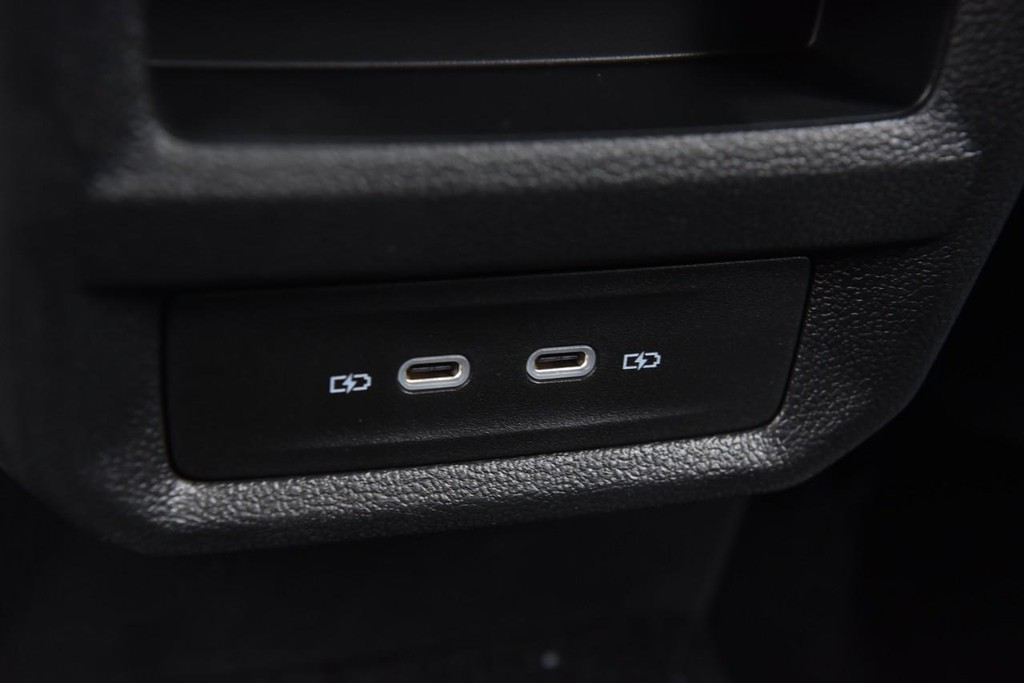 Volkswagen Taos Vehicle Full-screen Gallery Image 24
