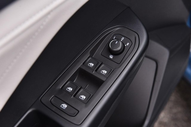 Volkswagen Taos Vehicle Image 08