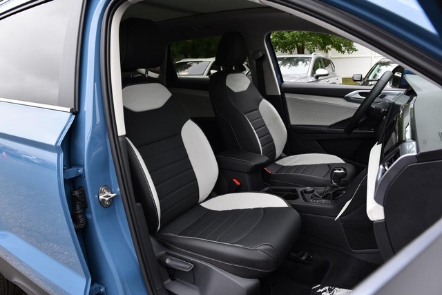 Volkswagen Taos Vehicle Image 20