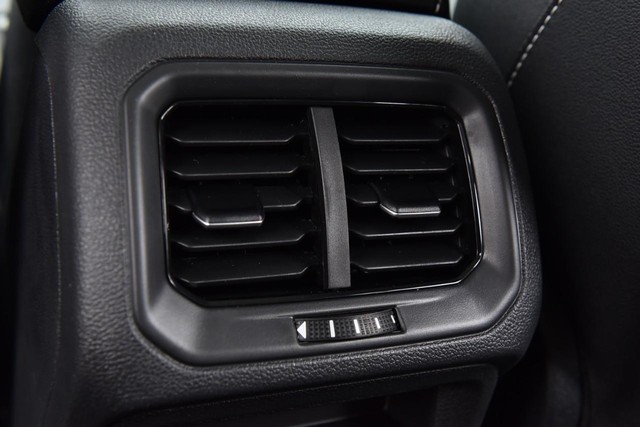 Volkswagen Taos Vehicle Image 23