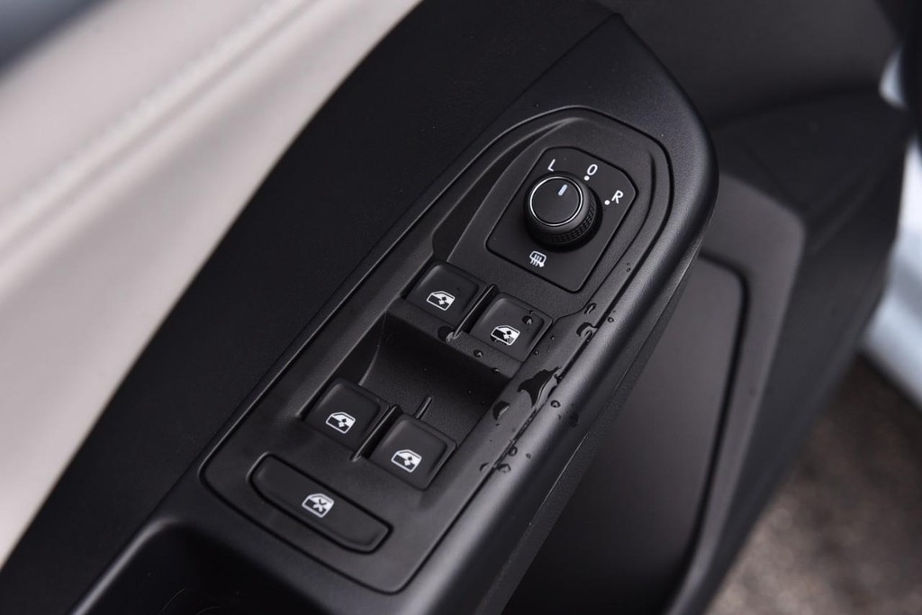 Volkswagen Taos Vehicle Full-screen Gallery Image 8