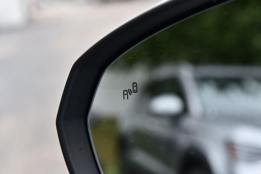 Volkswagen Taos Vehicle Full-screen Gallery Image 9