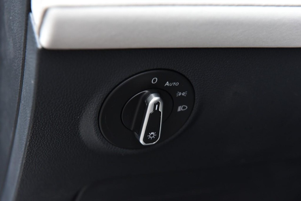 Volkswagen Taos Vehicle Full-screen Gallery Image 10