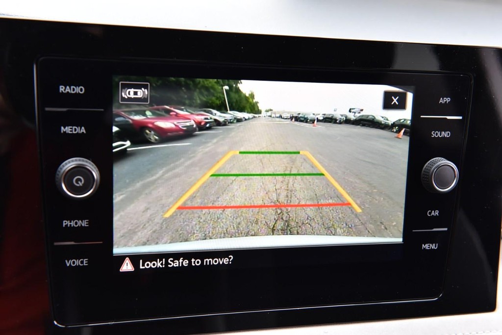 Volkswagen Taos Vehicle Full-screen Gallery Image 12
