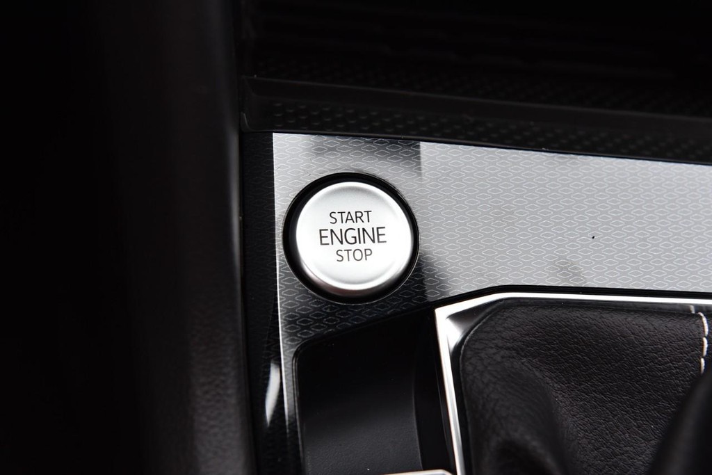 Volkswagen Taos Vehicle Full-screen Gallery Image 16