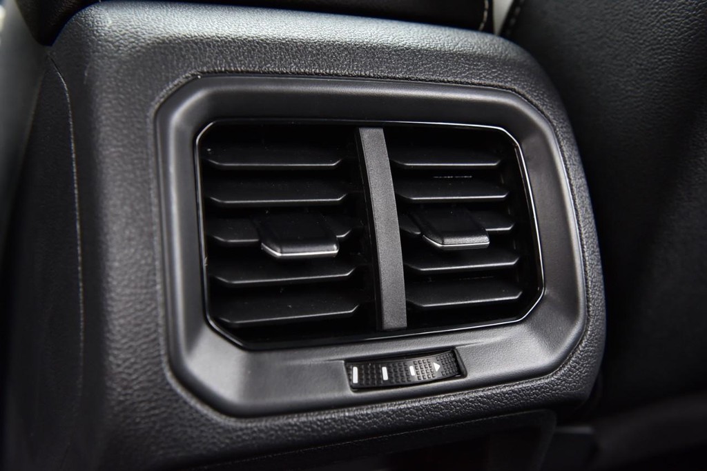 Volkswagen Taos Vehicle Full-screen Gallery Image 22