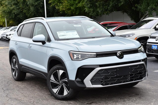 Volkswagen Taos Vehicle Image 02