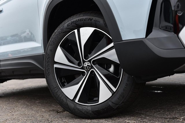 Volkswagen Taos Vehicle Image 03