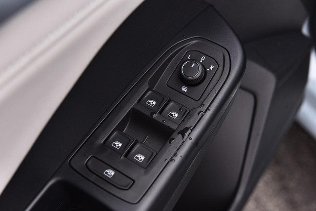 Volkswagen Taos Vehicle Image 08