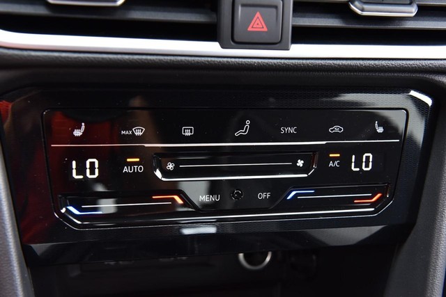 Volkswagen Taos Vehicle Image 14