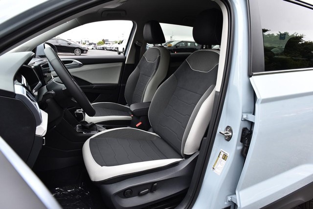Volkswagen Taos Vehicle Image 19