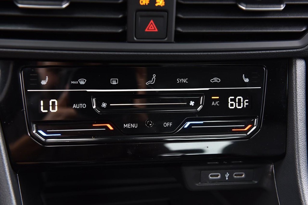 Volkswagen Jetta Vehicle Full-screen Gallery Image 15