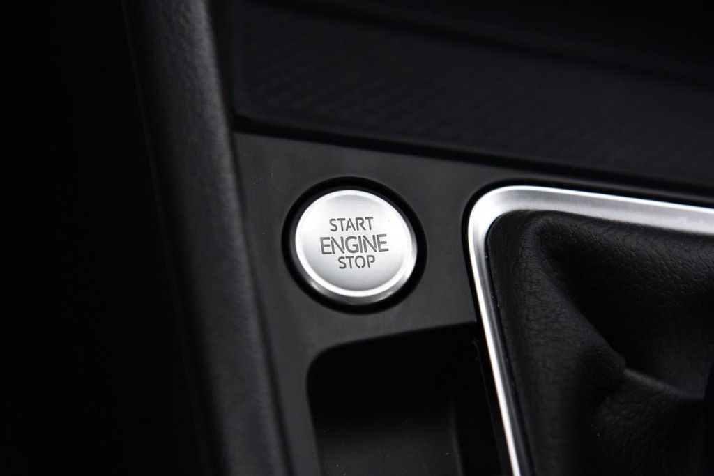 Volkswagen Jetta Vehicle Full-screen Gallery Image 17