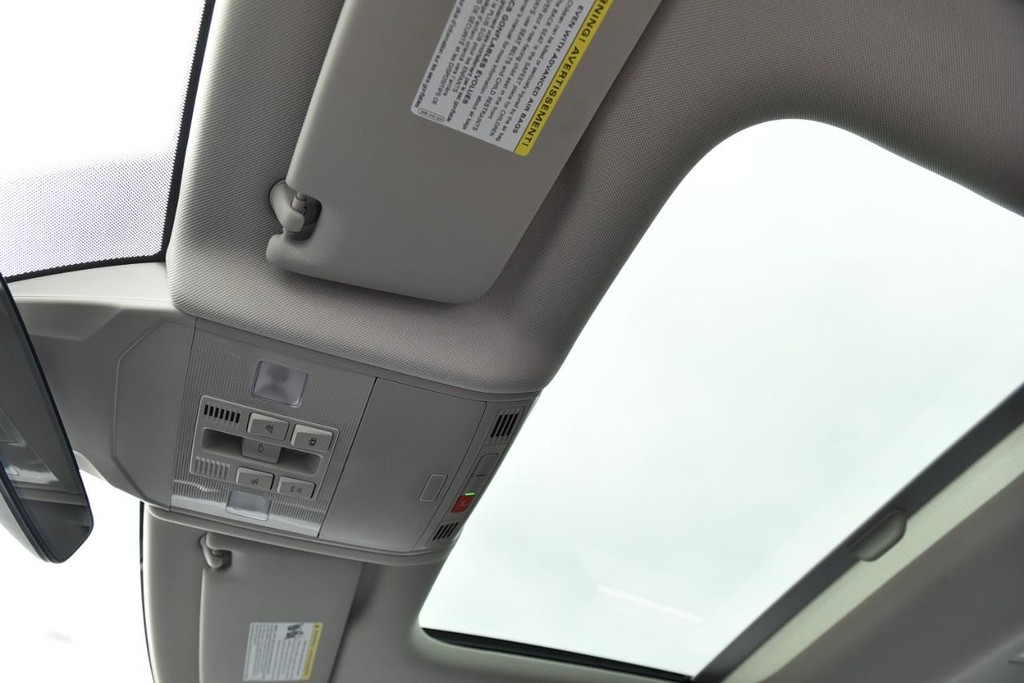 Volkswagen Jetta Vehicle Full-screen Gallery Image 22