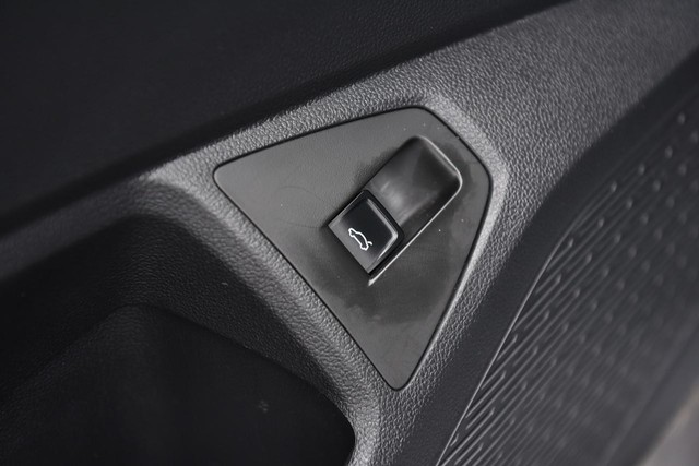 Volkswagen Jetta Vehicle Image 09