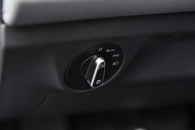 Volkswagen Jetta Vehicle Image 11