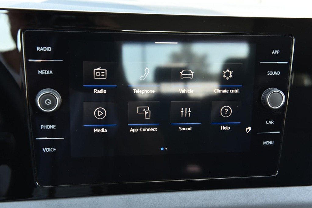 Volkswagen Jetta Vehicle Full-screen Gallery Image 14