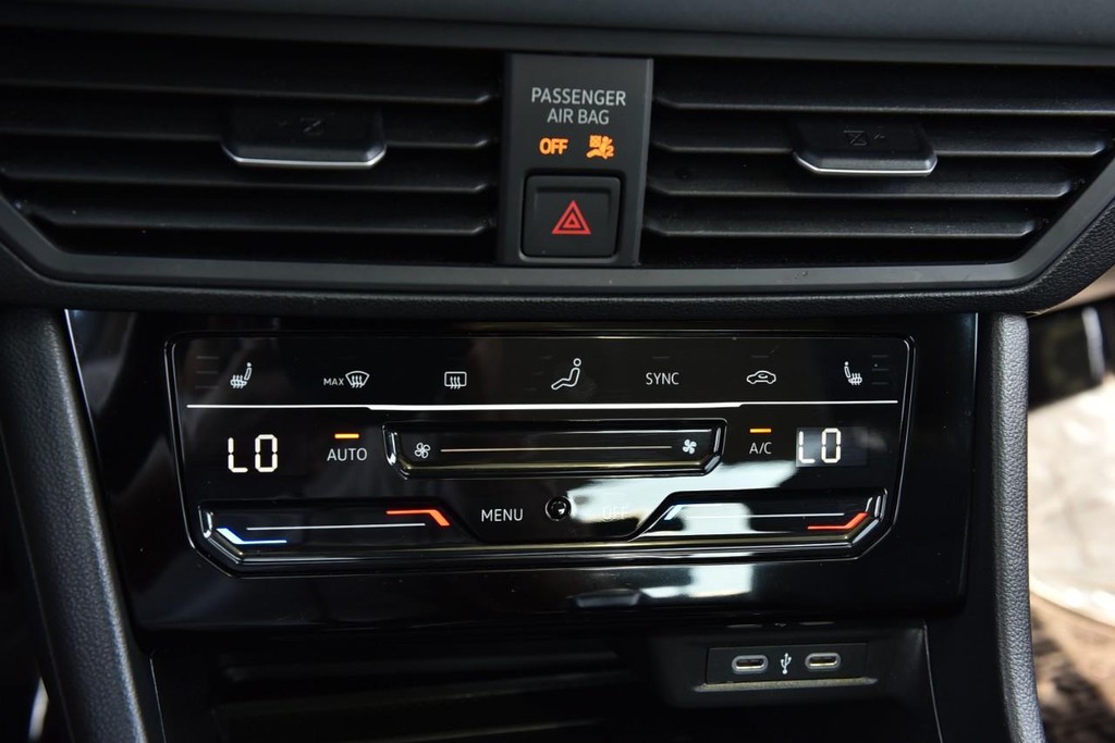 Volkswagen Jetta Vehicle Full-screen Gallery Image 15
