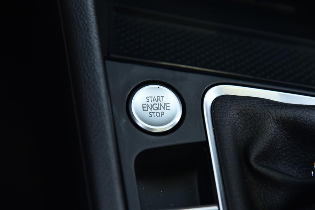 Volkswagen Jetta Vehicle Full-screen Gallery Image 17