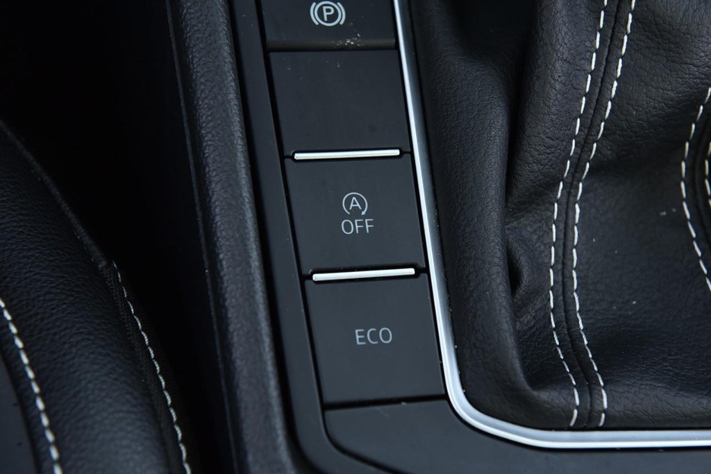 Volkswagen Jetta Vehicle Full-screen Gallery Image 18