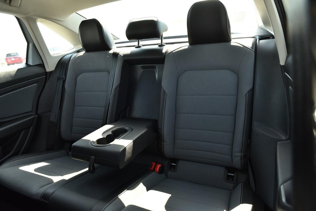 Volkswagen Jetta Vehicle Full-screen Gallery Image 23