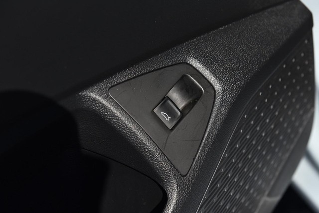 Volkswagen Jetta Vehicle Image 09