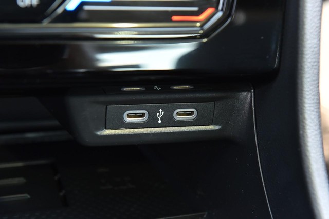 Volkswagen Jetta Vehicle Image 16